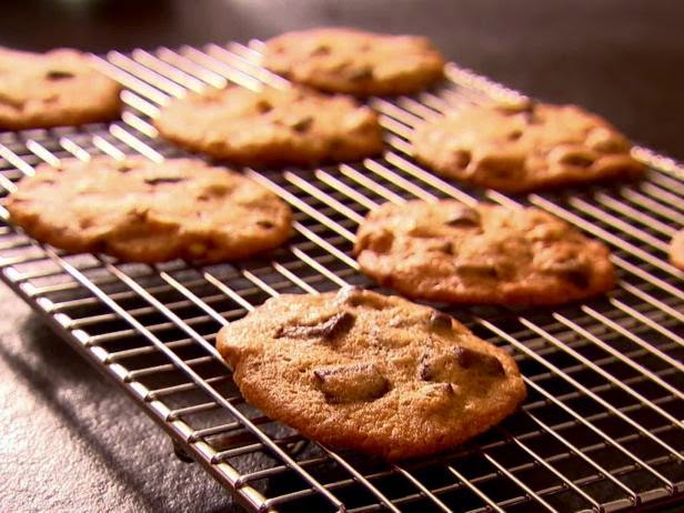 crack of the week :: chocolate chip cookies