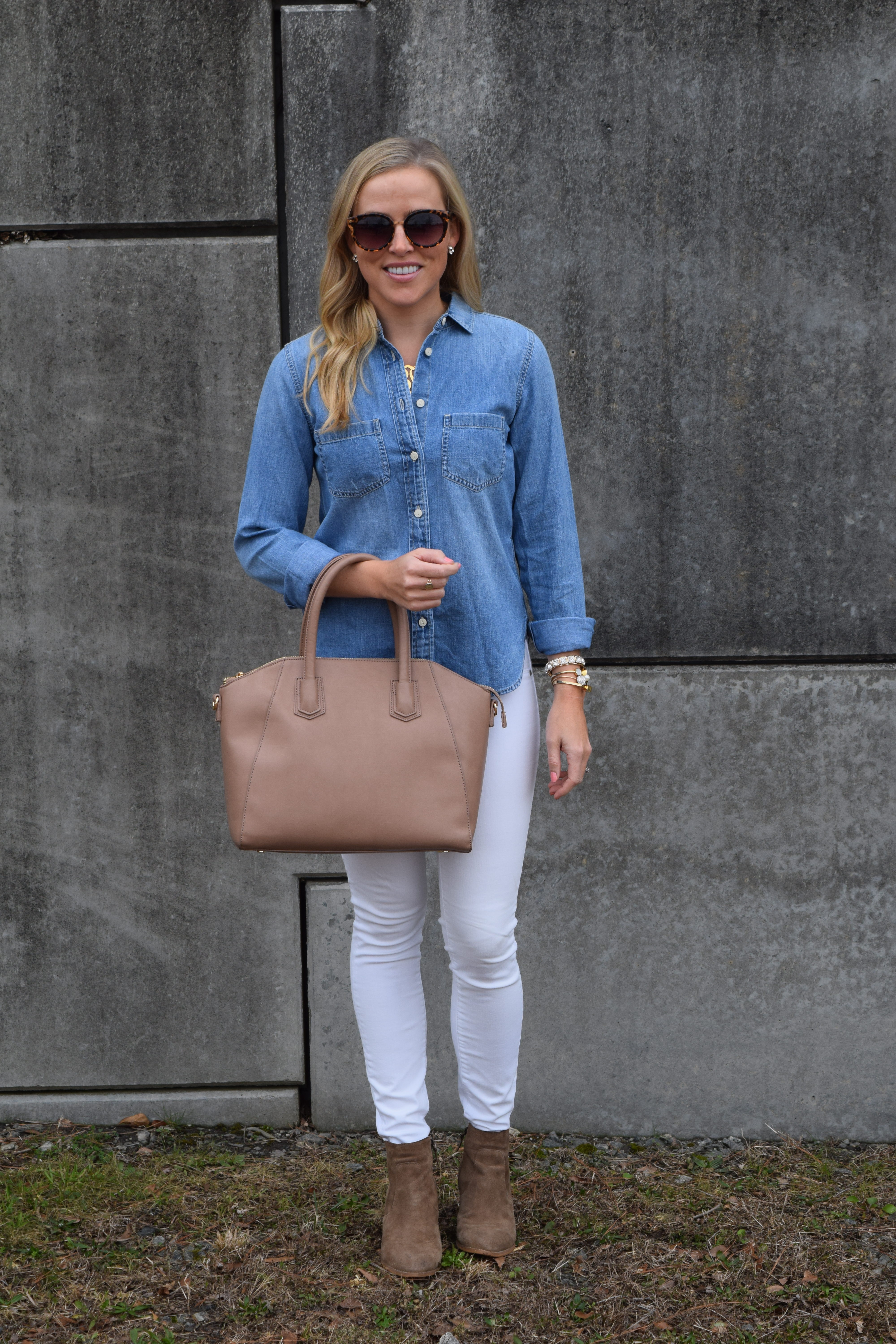 :: Chambray Shirt + Friday Randoms + Link Love ::