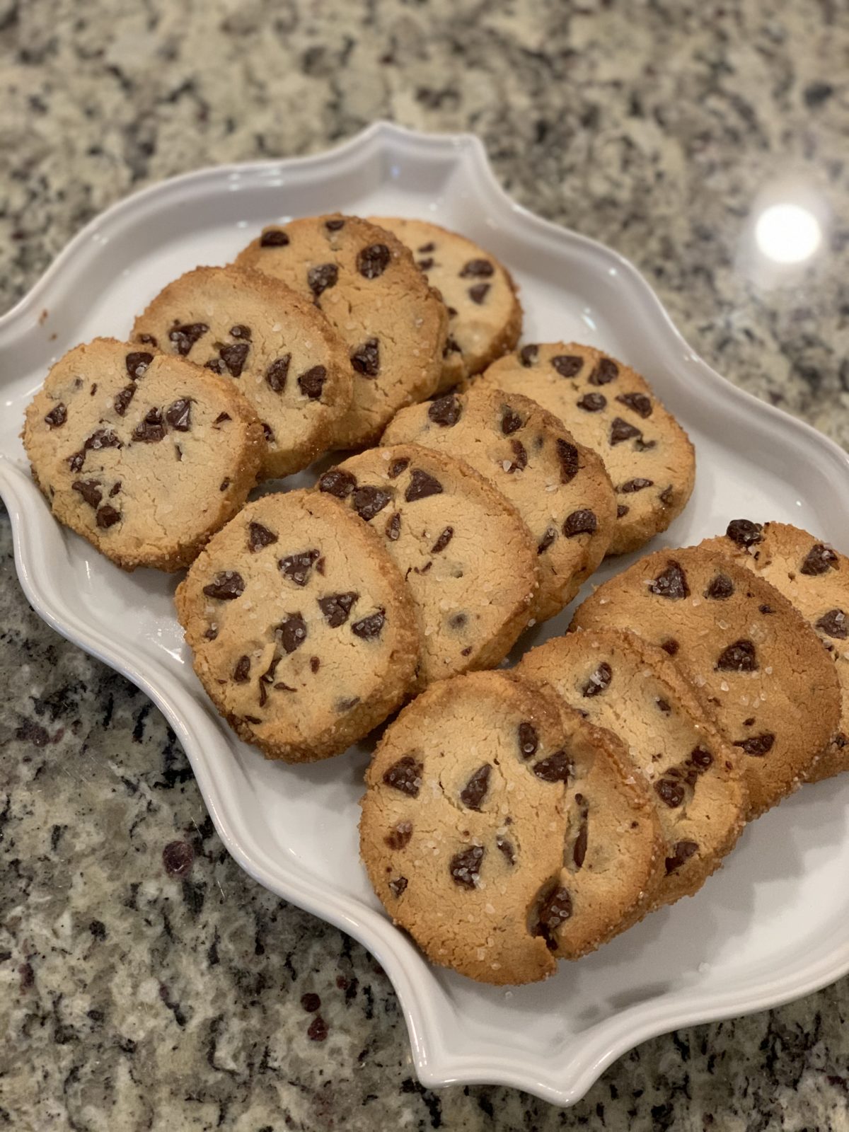 :: Crack of the Week : Salted Butter and Chocolate Chunk Shortbread ::