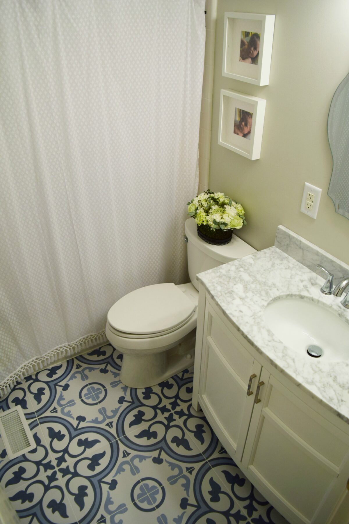 :: Guest Bathroom Update (on a budget) ::